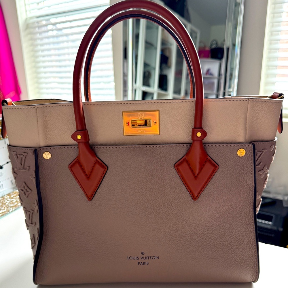 Louis Vuitton On My Side